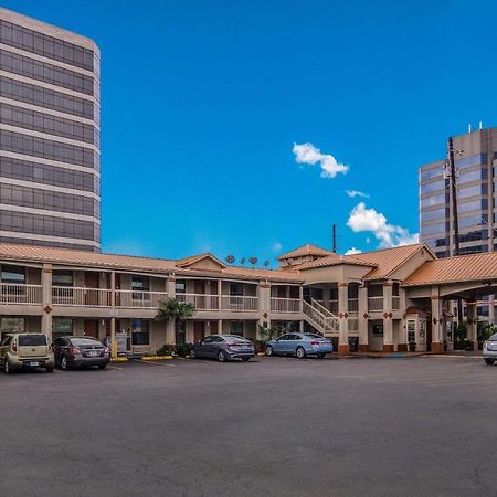 Quality Inn & Suites Dallas-Cityplace Ngoại thất bức ảnh