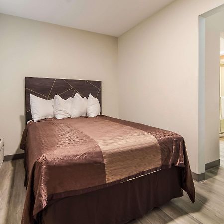 Quality Inn & Suites Dallas-Cityplace Ngoại thất bức ảnh