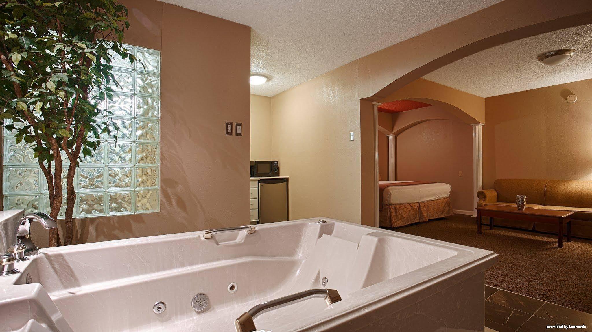 Quality Inn & Suites Dallas-Cityplace Ngoại thất bức ảnh