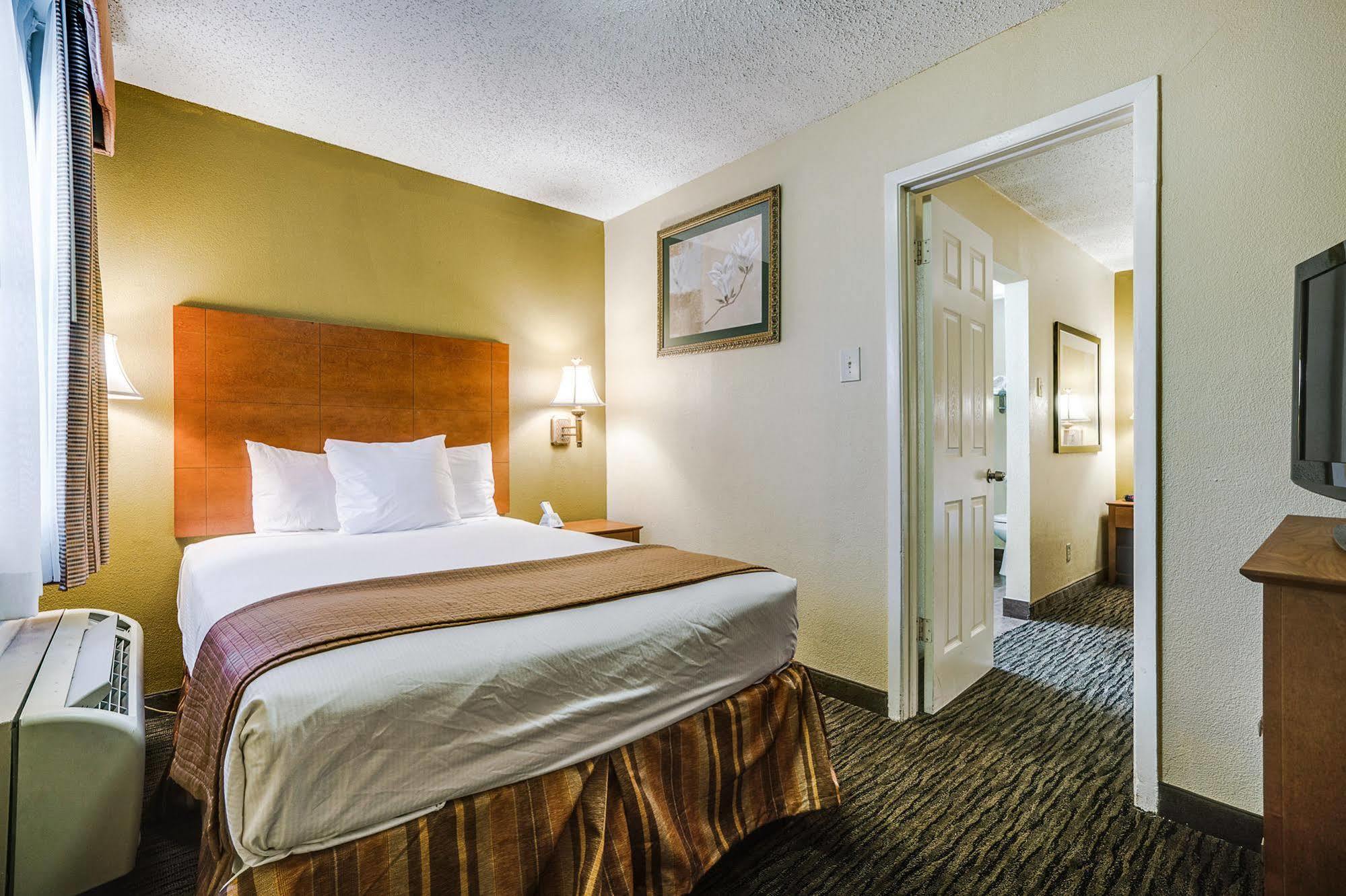 Quality Inn & Suites Dallas-Cityplace Ngoại thất bức ảnh